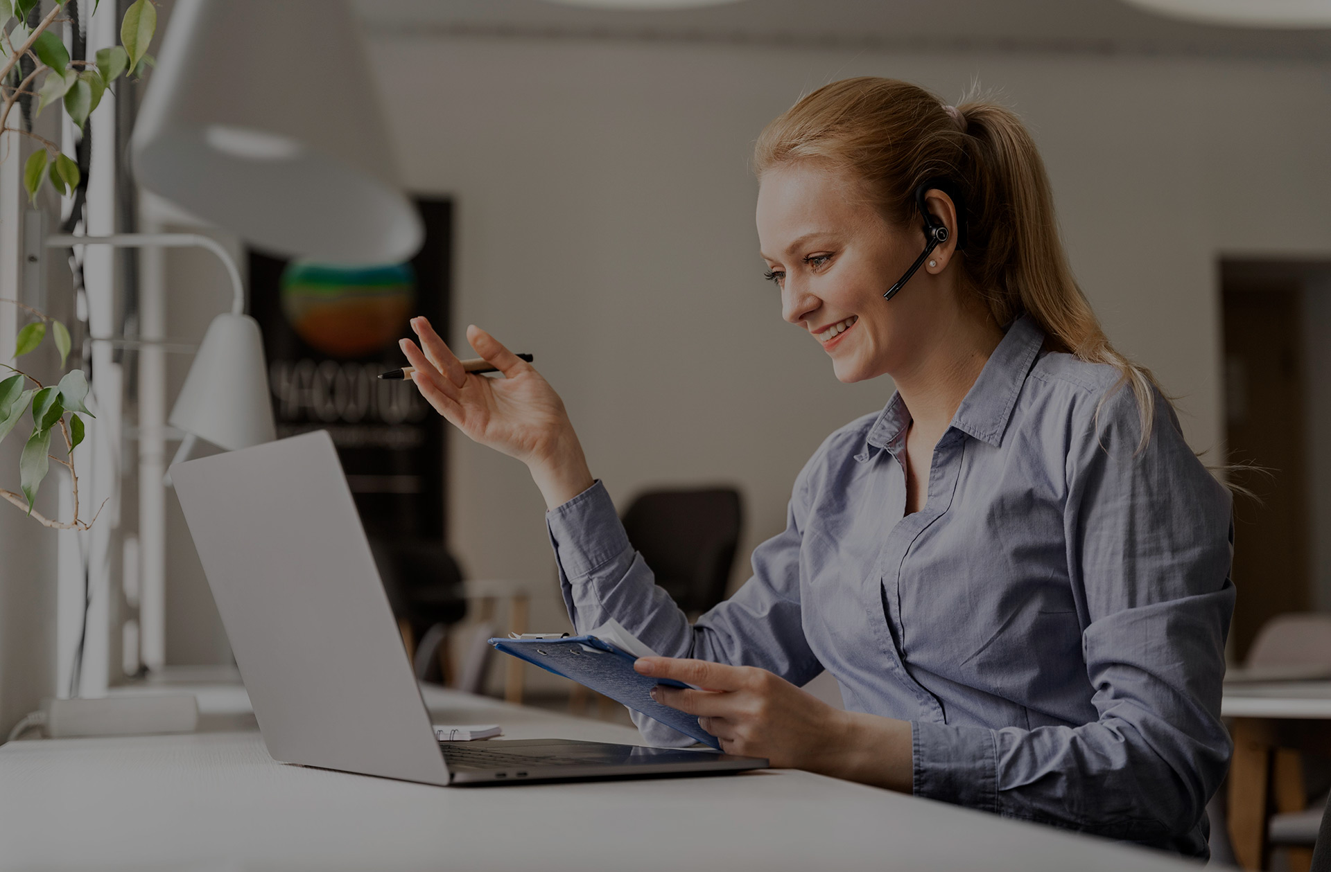 Virtual Assistant collaborating with a team remotely
